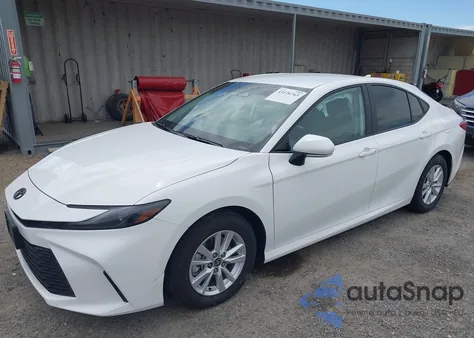 2025 Toyota Camry Le z USA, uszkodzony, nr VIN 4T1DAACK2SU568579